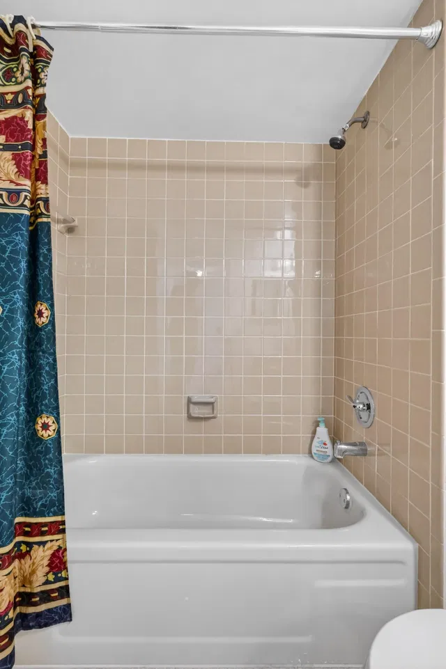  Unit 605 photo 6