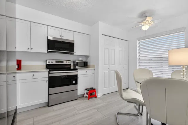  Unit 605 photo 7