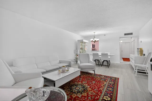  Unit 605 photo 18