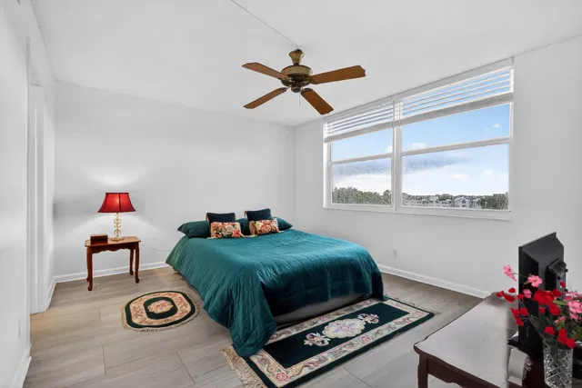 Unit 605 photo 21