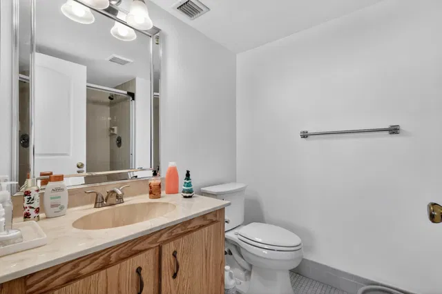  Unit 605 photo 24
