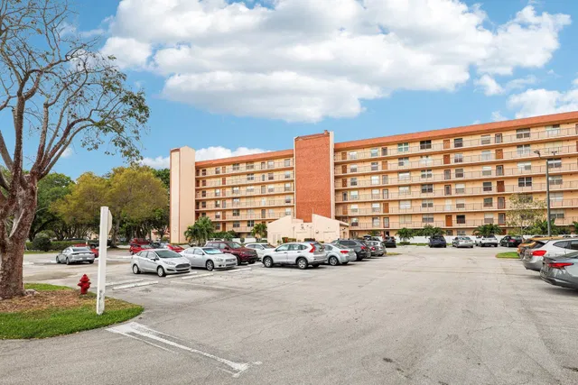  Unit 605 photo 30
