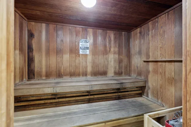  Unit 605 photo 36