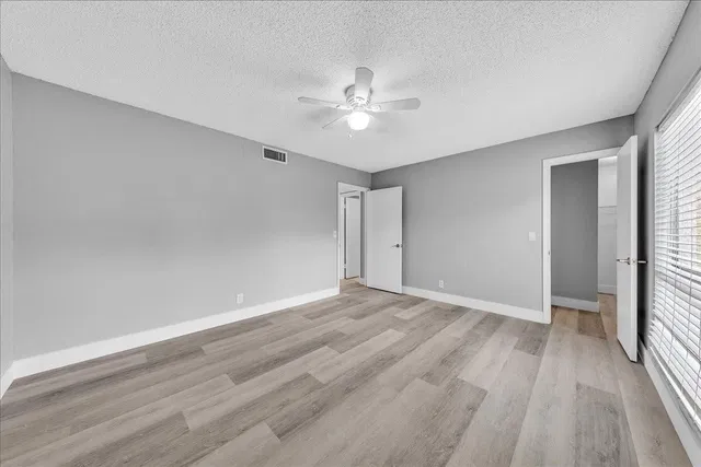  Unit C31 photo 25