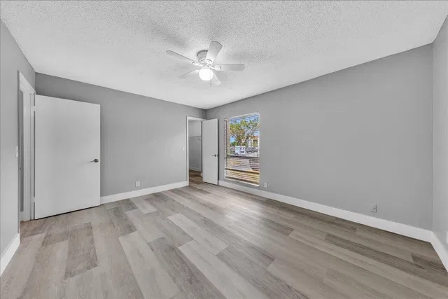  Unit C31 photo 26