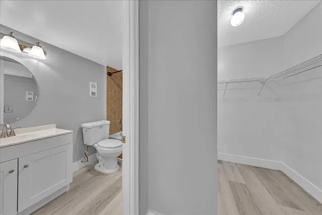  Unit C31 photo 27