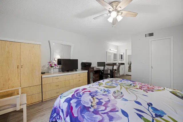 Unit 102 photo 17