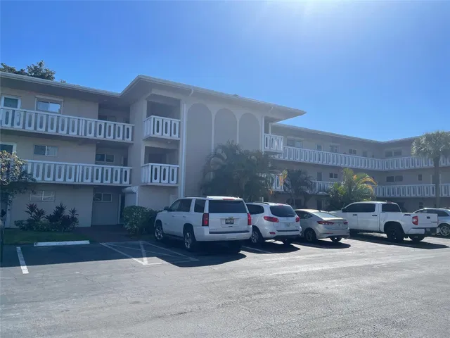 Unit 108 photo 17