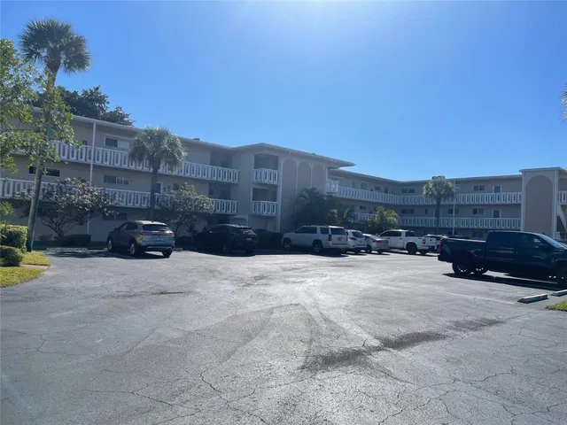 Unit 108 photo 18