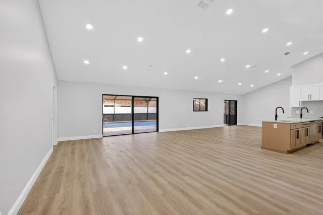 Residence photo 5