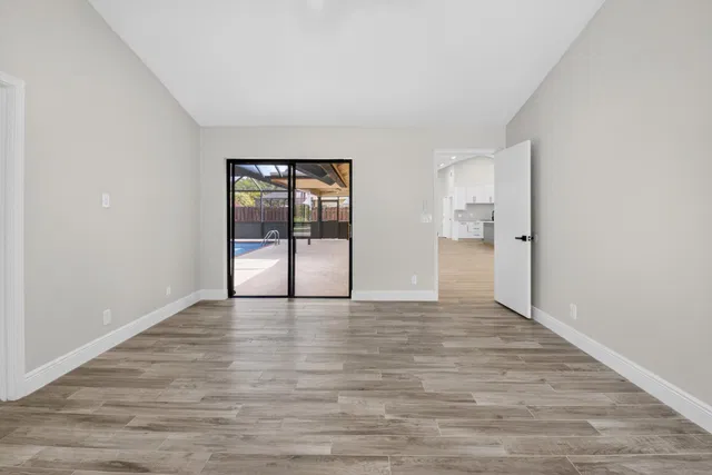 Residence photo 12