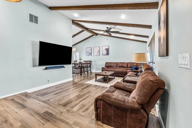 Residence photo 2
