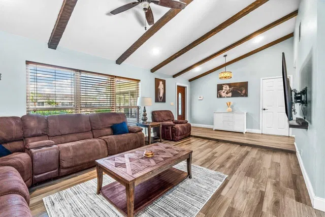 Residence photo 4