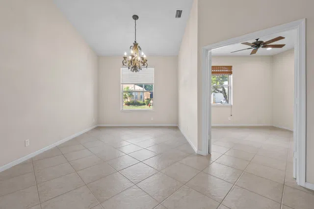 Residence photo 12
