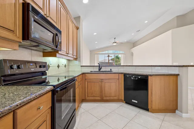 Residence photo 17