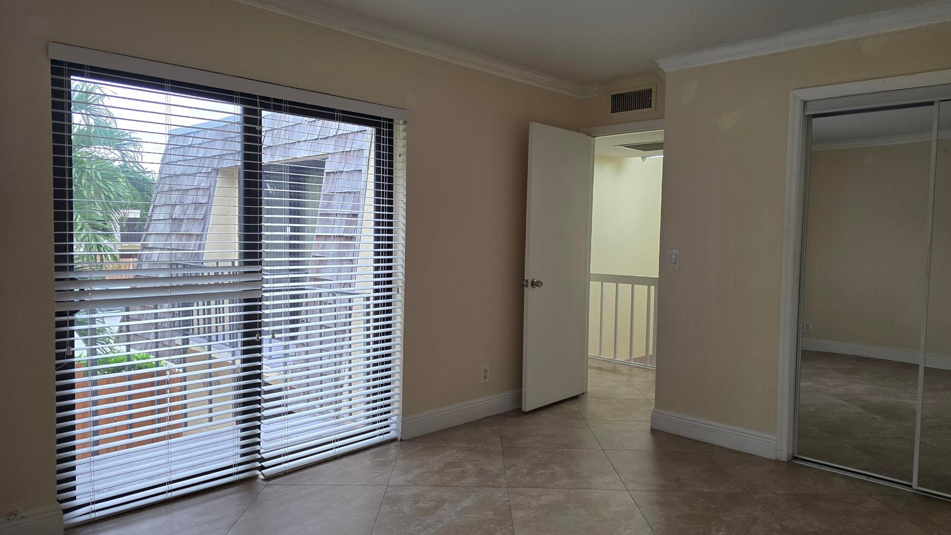 Residence photo 12