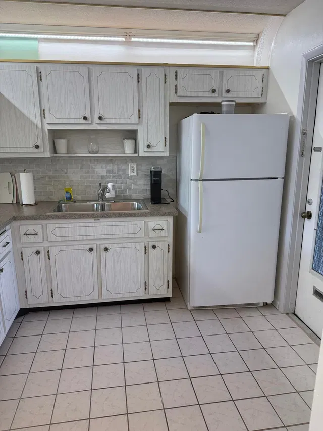  Unit 105 photo 4