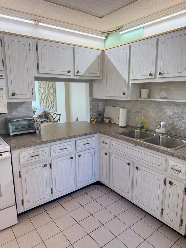  Unit 105 photo 5