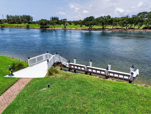 Golfview North Palm Beach I Unit 207 photo 6