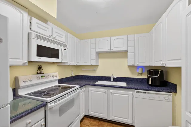 Golfview North Palm Beach I Unit 207 photo 10
