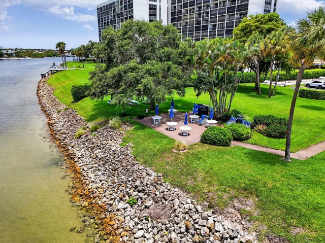 Golfview North Palm Beach I Unit 207 photo 15