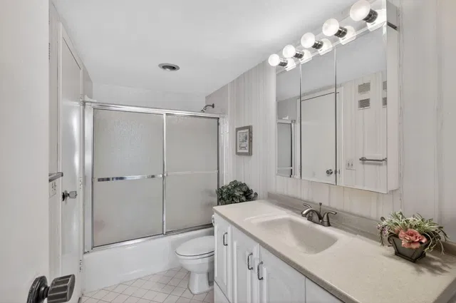 Golfview North Palm Beach I Unit 207 photo 17
