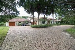 Residence photo 2
