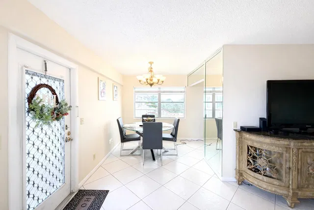 Residence photo 3