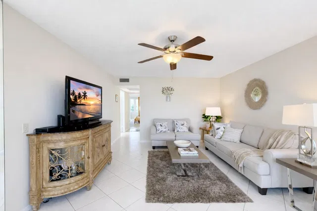 Residence photo 18