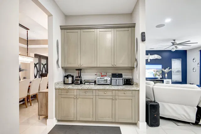 Residence photo 10