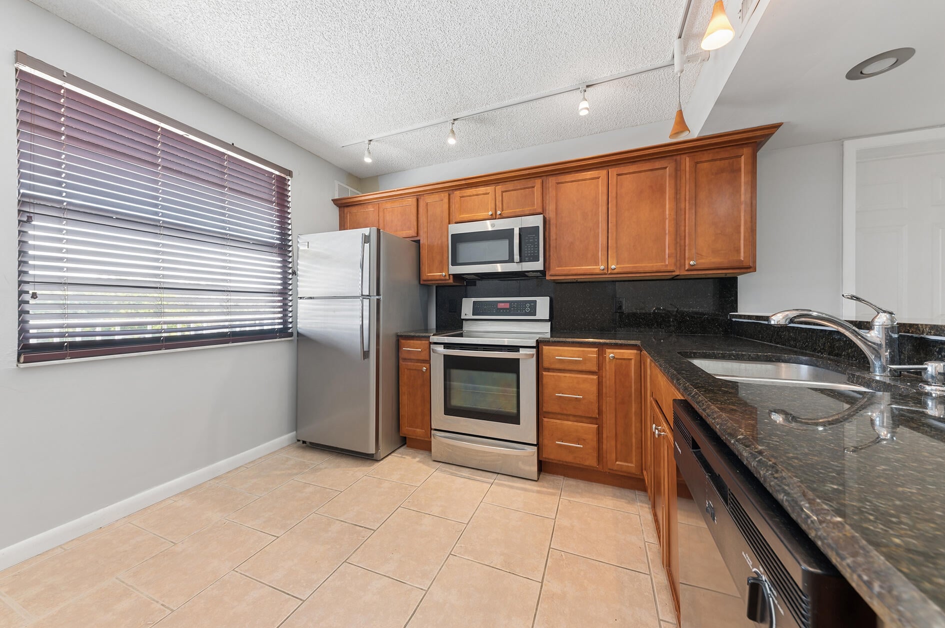 Unit 402 photo 2