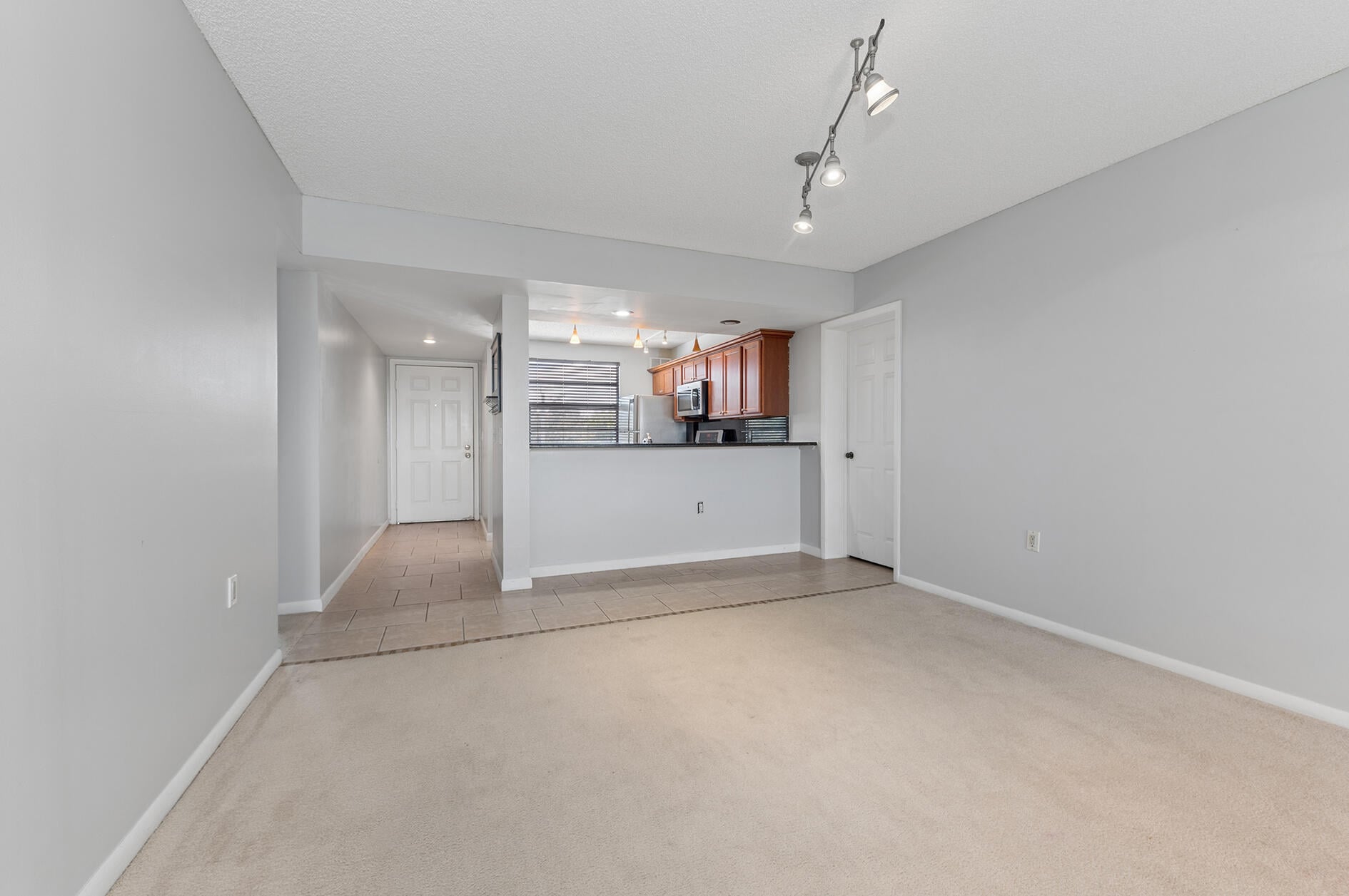 Unit 402 photo 5