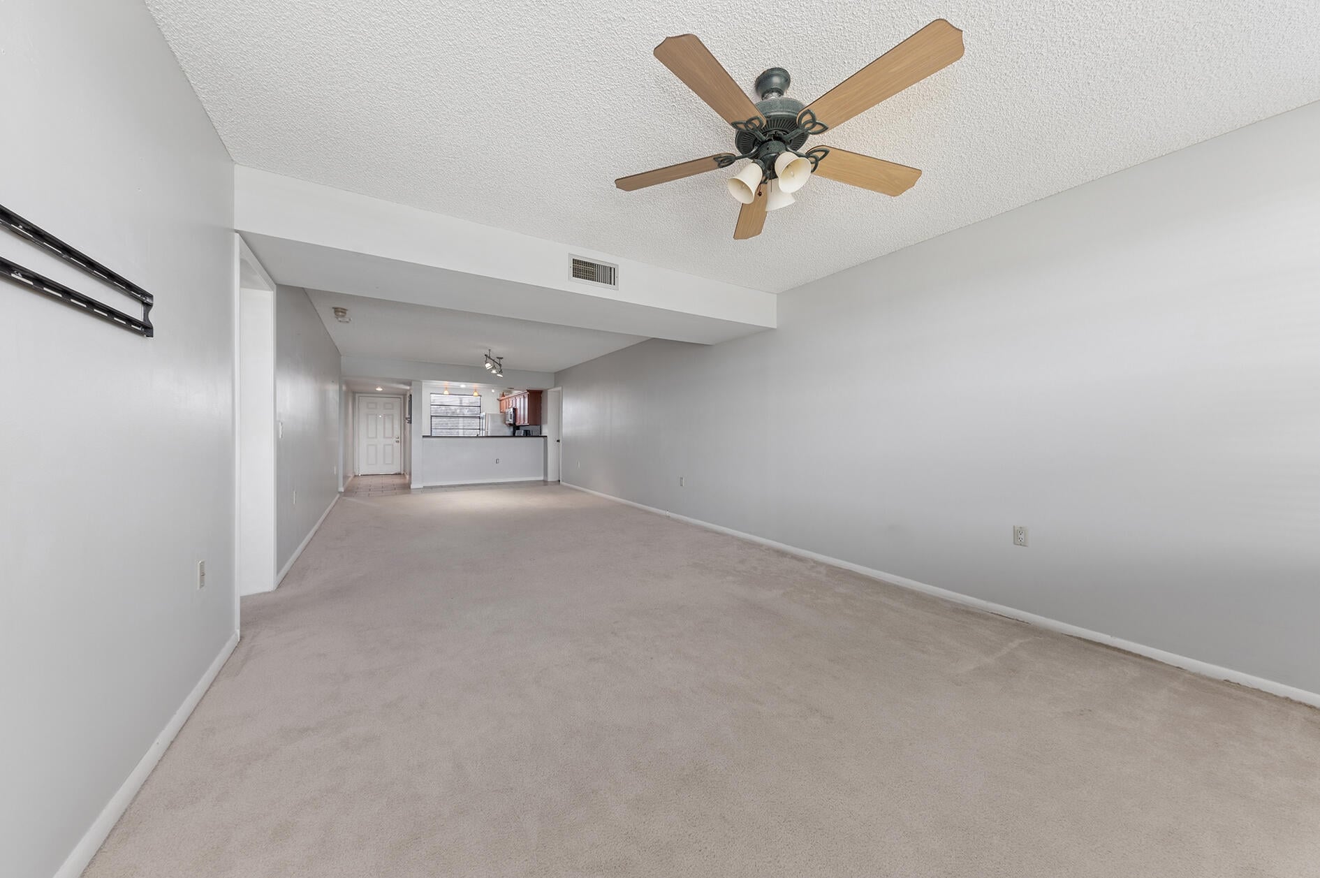 Unit 402 photo 7