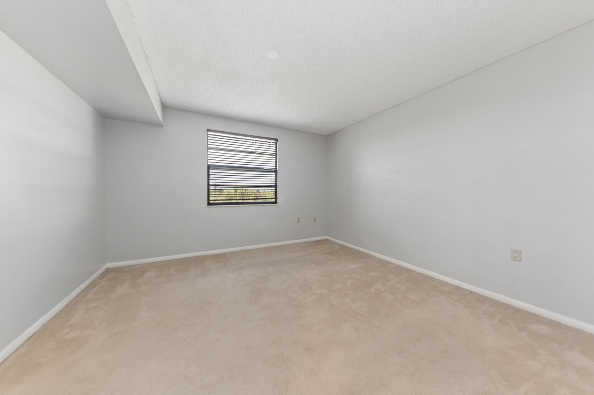 Unit 402 photo 8