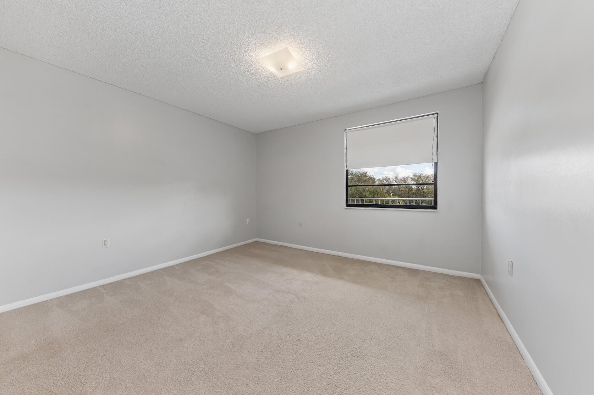 Unit 402 photo 10