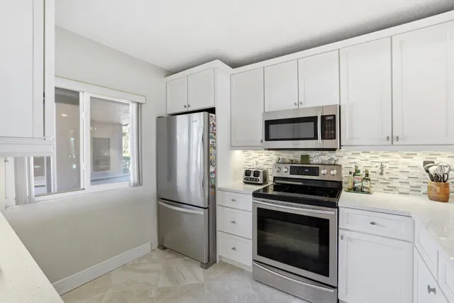 Unit 104 photo 18