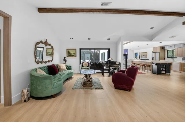 Residence photo 6