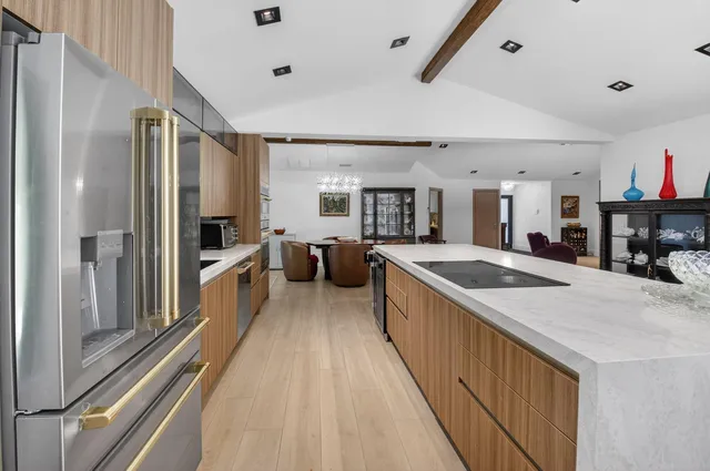 Residence photo 16