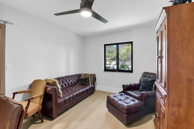 Residence photo 30