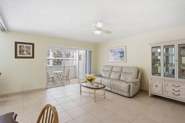 Unit 113 photo 7