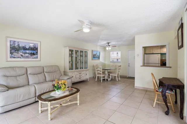 Unit 113 photo 10