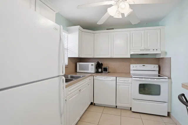 Unit 113 photo 13