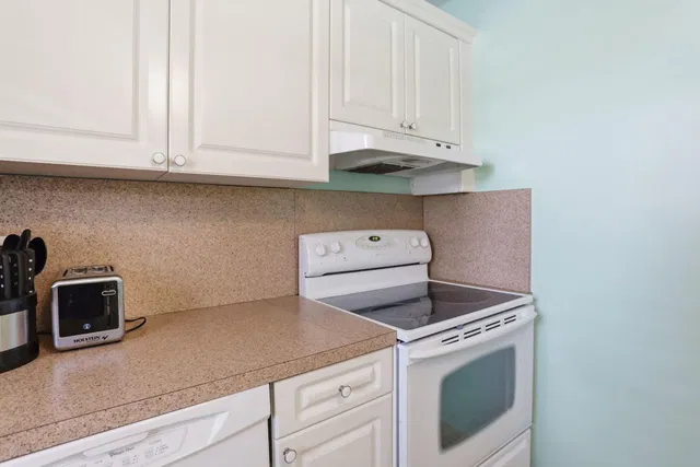Unit 113 photo 14