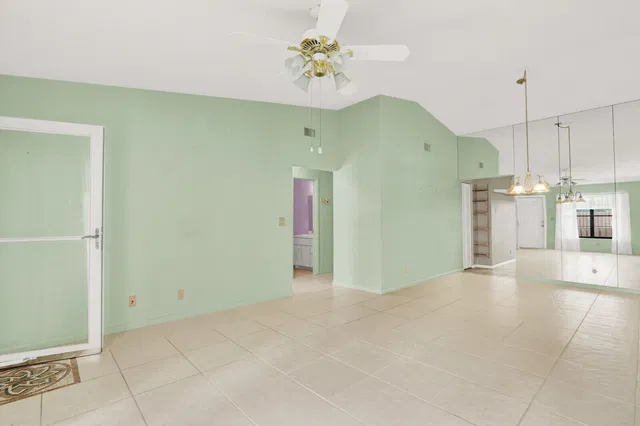  Residence photo 4