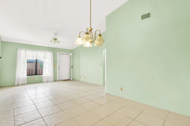  Residence photo 5
