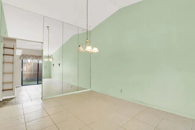  Residence photo 7