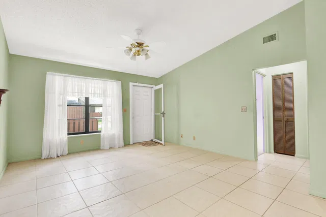  Residence photo 8