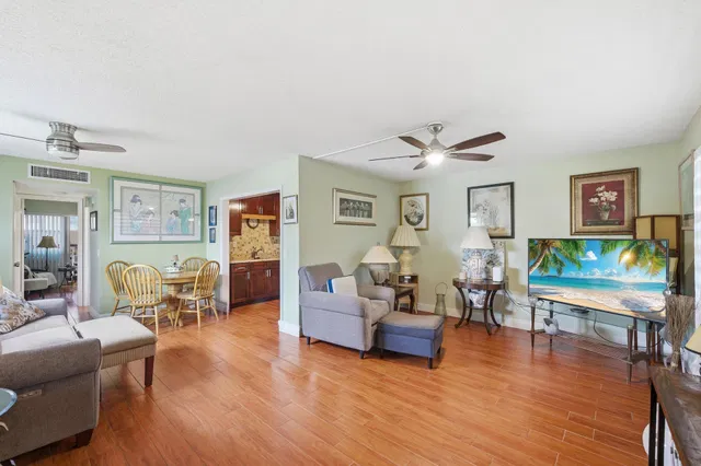 Residence photo 4