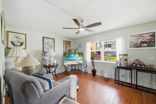 Residence photo 5
