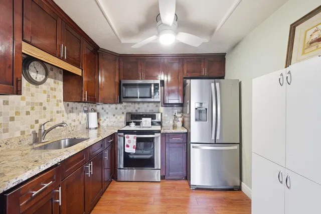 Residence photo 6